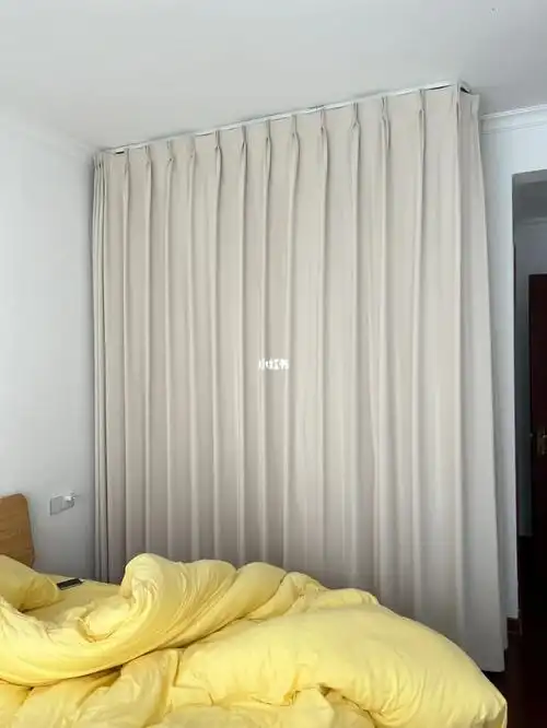 拉上窗帘是这个样子的