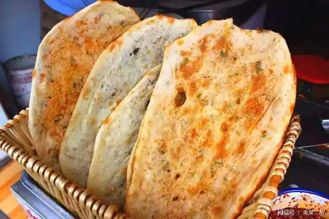 湖北不只有热干面还有更出名的公安锅盔薄扁酥脆香堪称一绝