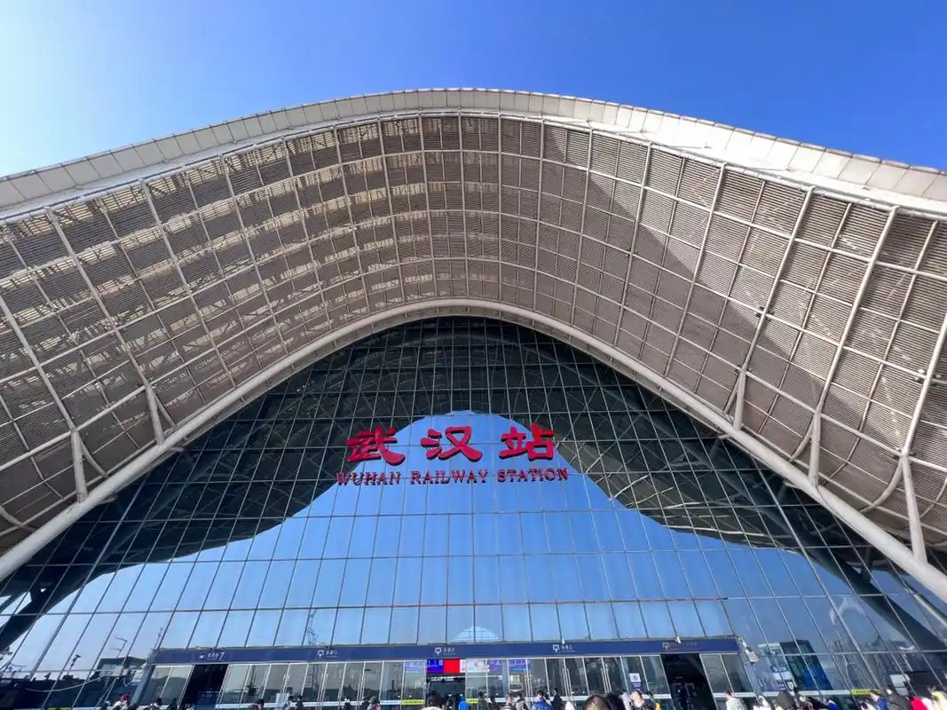 从武汉站出站打车要怎么走呀? 如果是滴滴打车也要去出租车那一块吗?