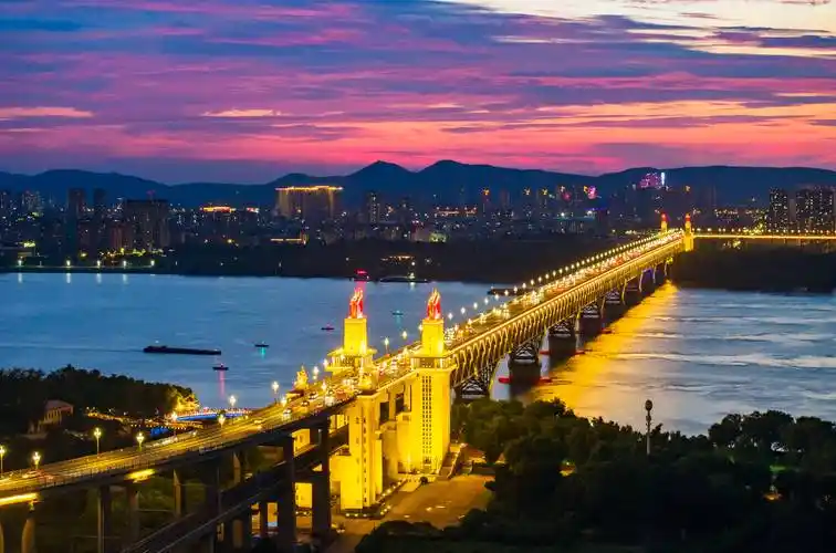 南京长江大桥外地牌照小车可以走吗今天