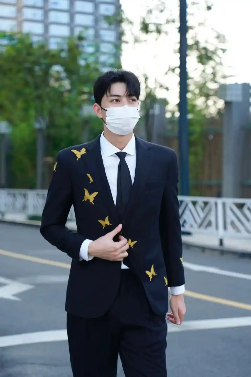 我是意大利混中国的,可以叫我意中人!#口罩男 - 抖音