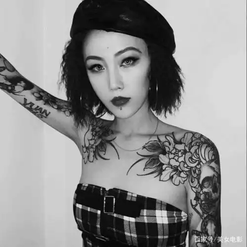 如果您在下面遇到这个女孩,您愿意让她成为您的女朋友吗?