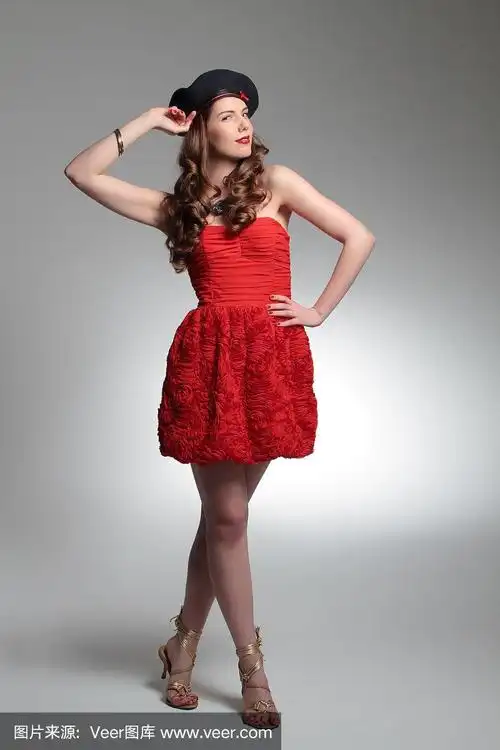 时装模特摆姿势