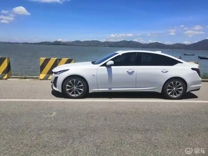 静观凯迪拉克ct5即使白色也很帅气