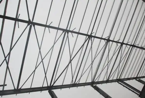 分公司 钢结构分公司 在建工程 > 正文  2,装配车间屋面水撑,天沟安装