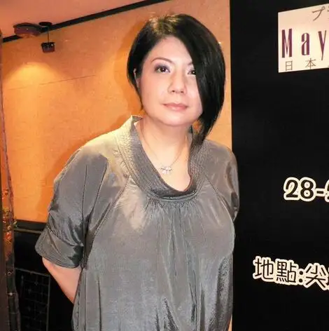 图黄家驹女友林楚麒利用未亡人身份复出宣传惹火黄家强