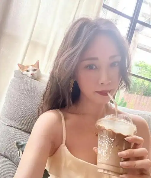 tvb花旦朱晨丽否认新恋情携新剧亮相公开活动自曝角色打戏多