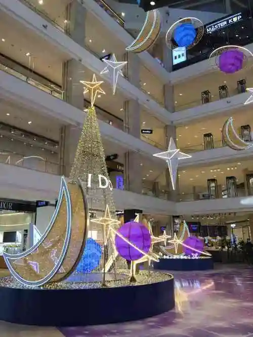 柏威年大连购物中心-"今天第一次去,楼的外部造型很喜欢,周围还.