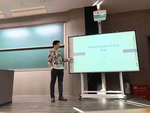 主讲教师王威老师为同学们讲解了等级赋分制的基本原理与数学模型