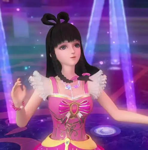 叶罗丽王默换上粉色连衣裙,释放青春时尚气质,她的公主梦实现了