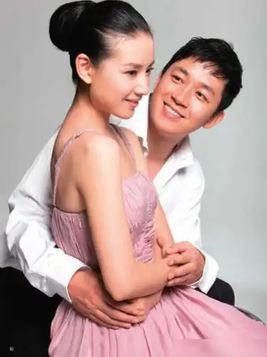 董洁现身机场,着装朴素尽显疲态心事重重,可怜前夫不能看娃|潘粤明