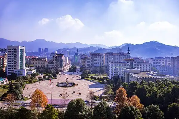 重庆建设最早的城市广场之一————大众广场  拍摄地点: 黔江城区