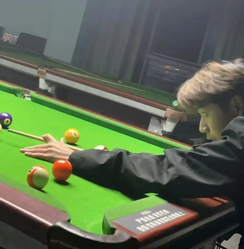 敲门的同时 会按门铃的男生 超级哇塞#台球95 #文案 #天 - 抖音