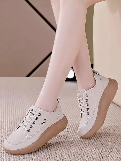 皮鞋女鞋子妈妈款休闲鞋运动鞋品牌真皮小白鞋女士休闲面包鞋单鞋