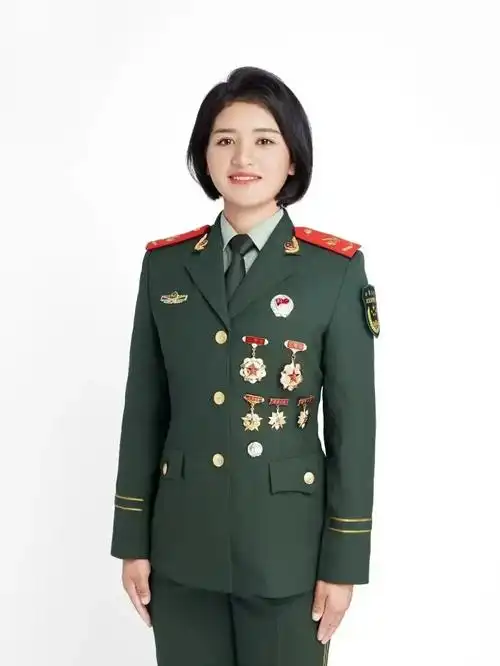 姑娘你的青春值得一身军装