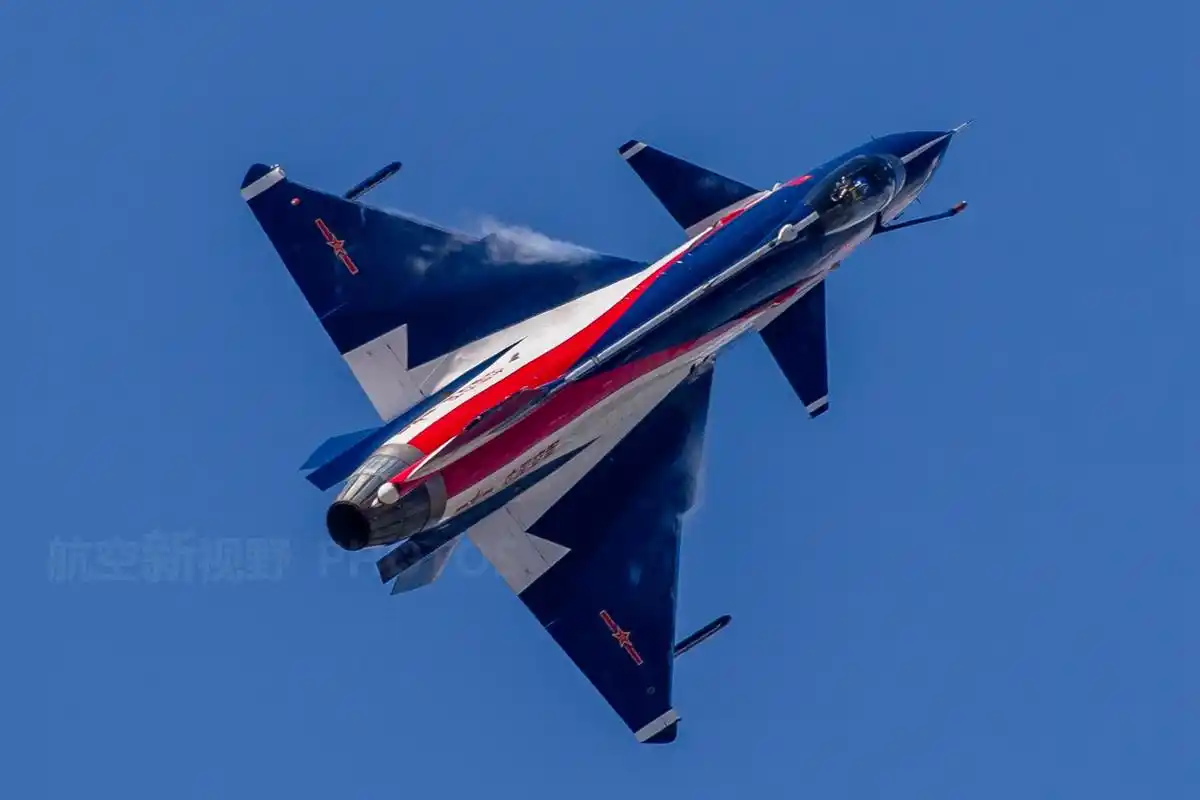 原创空军八一飞行表演队海量美图,无尾鸭翼三角翼的经典,最美的歼10