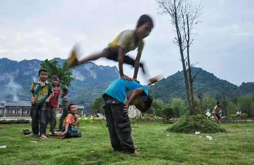 上一页 下一页 作品名称: 《坝美少年》  作品描述: 坝美,一个被称为"