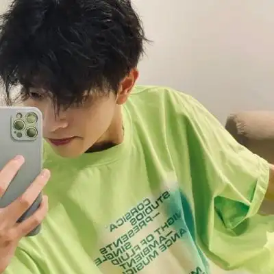 男生头像阳光少年我以为你是认真的所以我才敢向所有人炫耀你