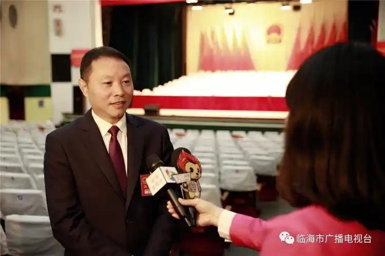 新当选的临海市市长梅式苗接受电视专访看看他都说了些什么