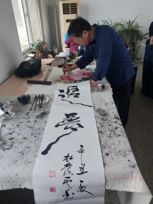 四史宣讲百年辉煌丹青颂党活动走进腾翔实业公司