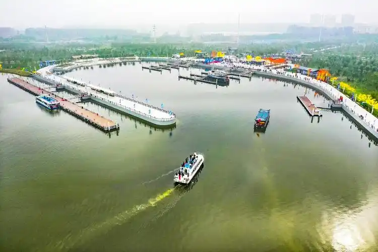 香河目前已建成综合性内河码头,将尽快完成王家摆新建桥梁工程,安运桥