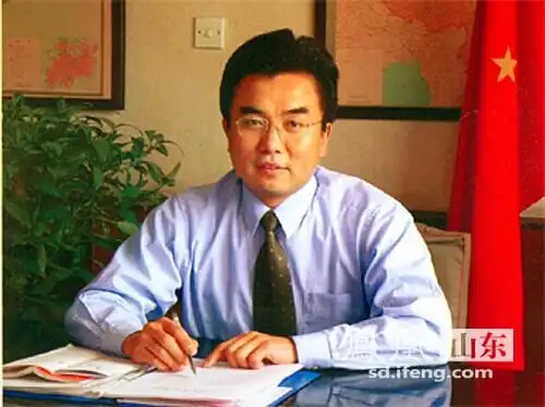 刘国生在郓城任职时的旧照(资料图片)