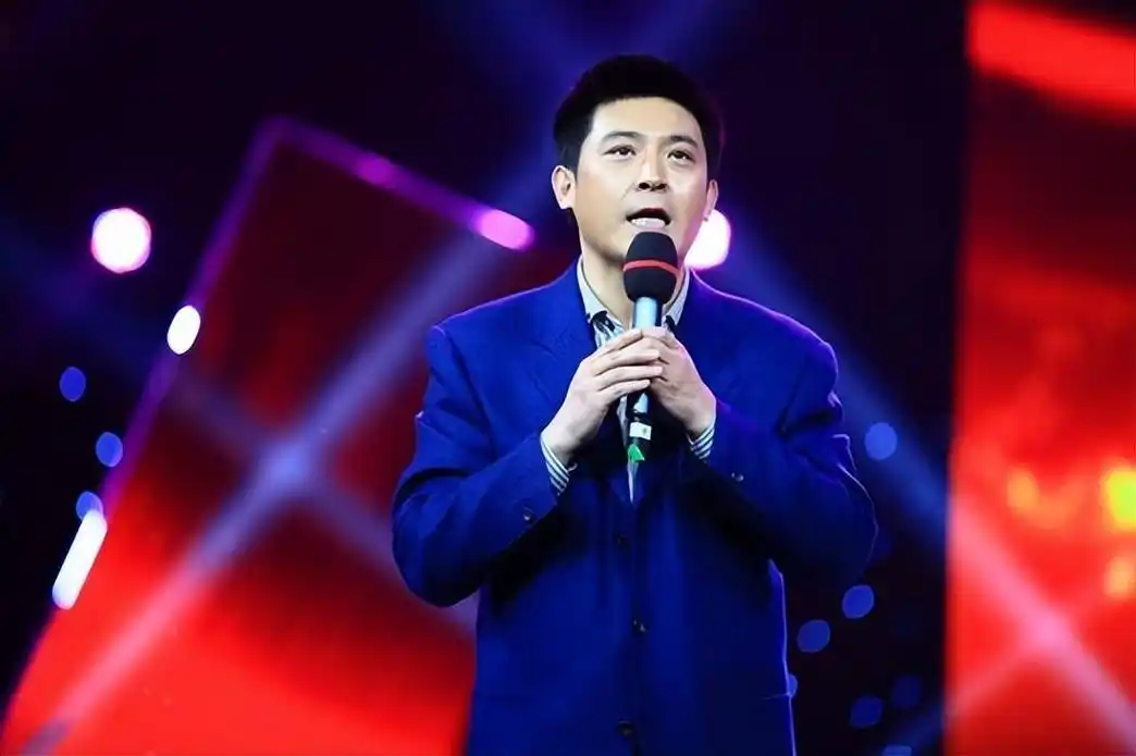 孙涛:春晚常客背后的奋斗与坚守 孙涛是小品界备受争议的人物,但他却