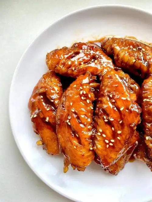 做法超简单的可乐鸡翅,色泽艳丽,味道鲜美,口感滑嫩