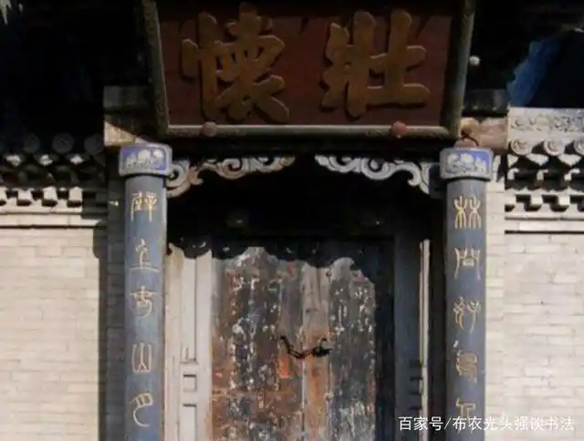 李自成进京时朝着大明门匾额射了一箭,后来满清入主中原建立大清,改为