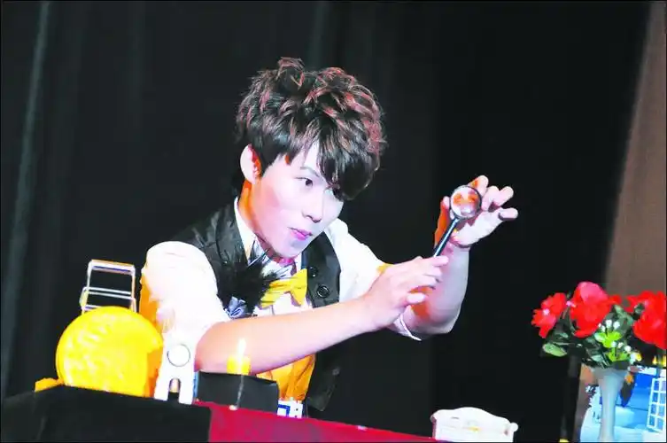 "起初,没有人支持我学魔术"