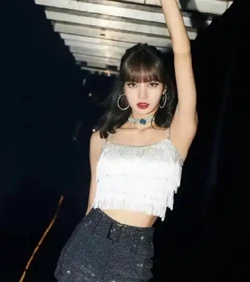 美术馆偶遇lisa与lv三公子