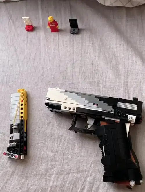乐高积木转枪打靶