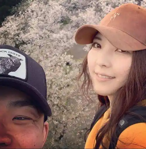 李玖哲拒绝再让老婆受苦:不觉得一定要有小孩才幸福_相马茜_家人_疫情