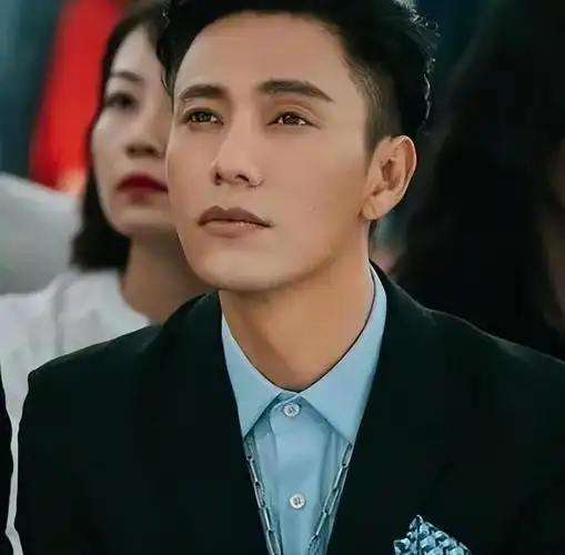 夸张!陈坤脸变陆毅了,比他年轻的时候还年轻