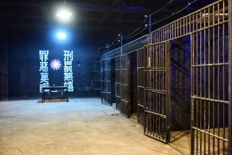 走进两江国际影视城民国街穿越到七八十年前的陪都重庆