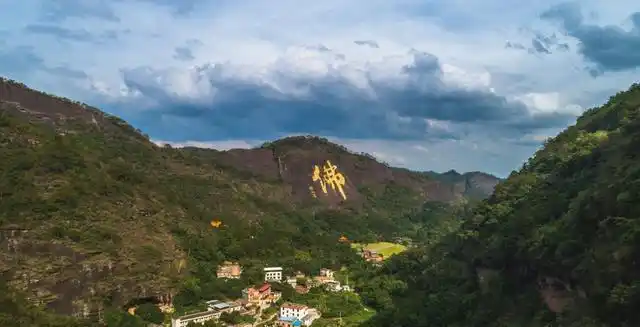 广西容县有座都峤山:山是一尊佛,佛是一座山