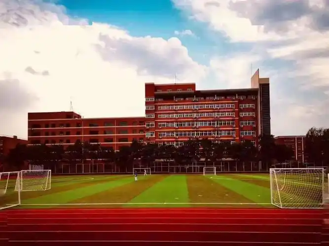 人大附中中外合作办学项目是国内成立最早,规模最大,开设国际高中课程