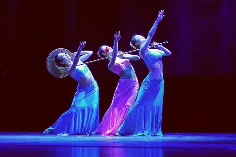 三人舞《邵多丽》