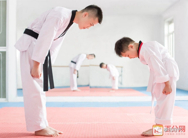 姑且不论流传于我国的跆拳道实战能力,单说其推广成功之处,跆拳道除了