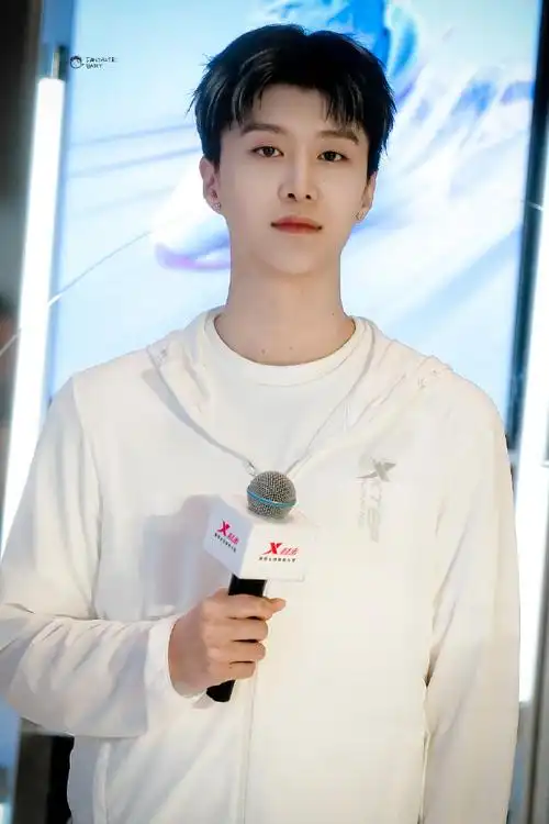 范丞丞 特步##范丞丞特步品牌代言人