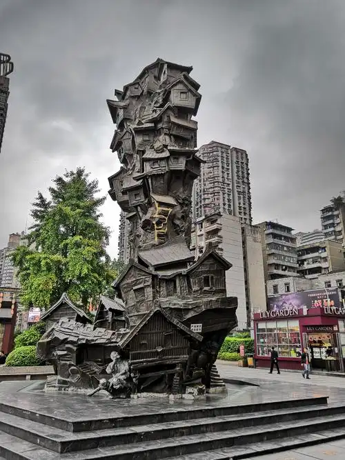 洪崖洞的建筑原型就是传统巴渝特色的吊脚楼