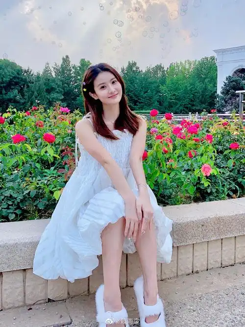 赖雨蒙粉嫩甜美写真图片24