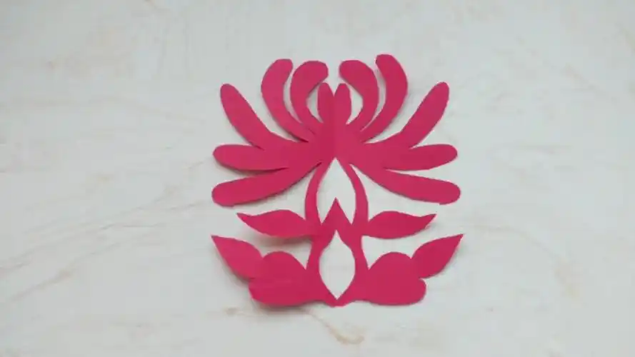 对折剪纸漂亮的莲花喜欢赶紧来学一学