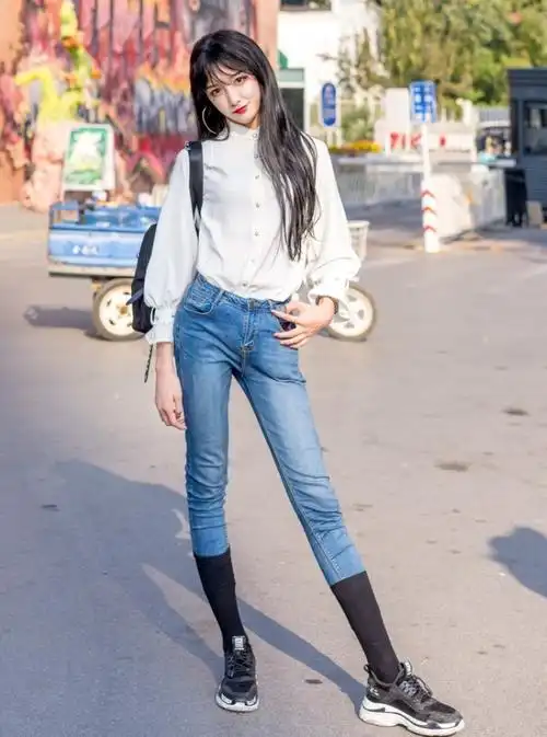 艾比的腿有多绝当他卷起裤脚露出脚踝女生还要不要活了