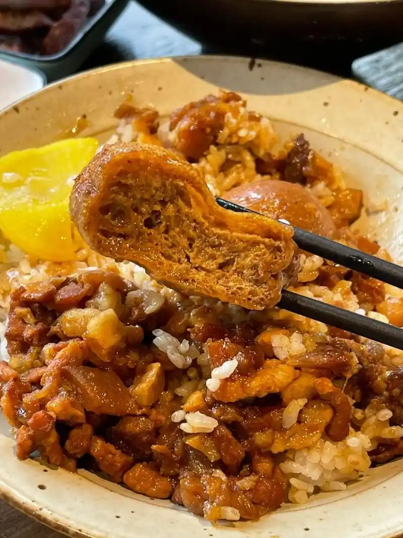 大学生姐妹带我去逛小河直街 这家卤肉饭尊嘟好好吃00#杭州# #宝宝