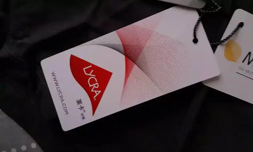 2,锦纶面料:质地虽不如莱卡面料扎实,但弹性柔软度与莱卡不相上下.