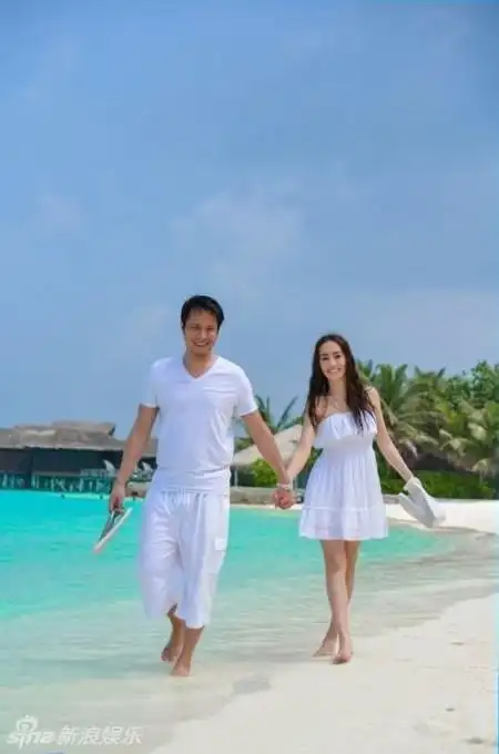 新浪娱乐讯 近日关颖和未婚夫朱志威前往马尔代夫胜地预支渡蜜月外加