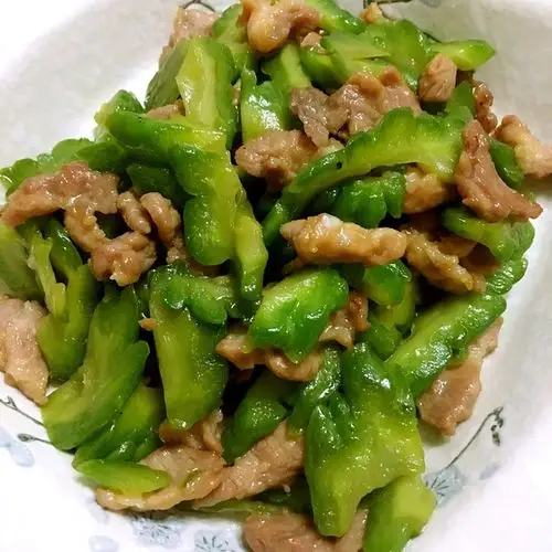 舒小小做的苦瓜炒肉