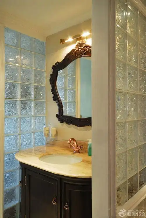 欧式卫生间玻璃砖墙面装修效果图片
