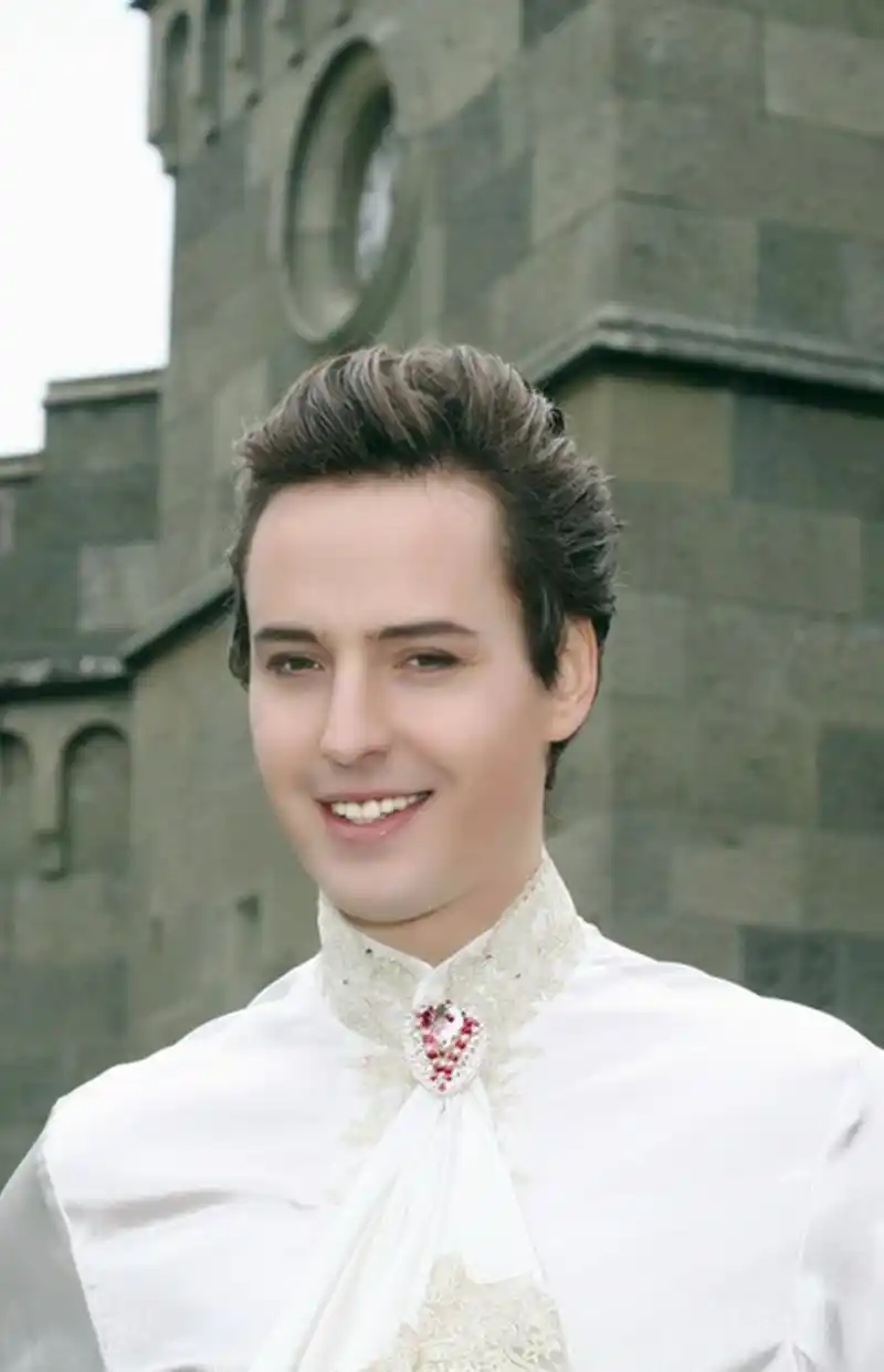 最帅男高音"海豚音王子"维塔斯 欧式宫廷风格写真